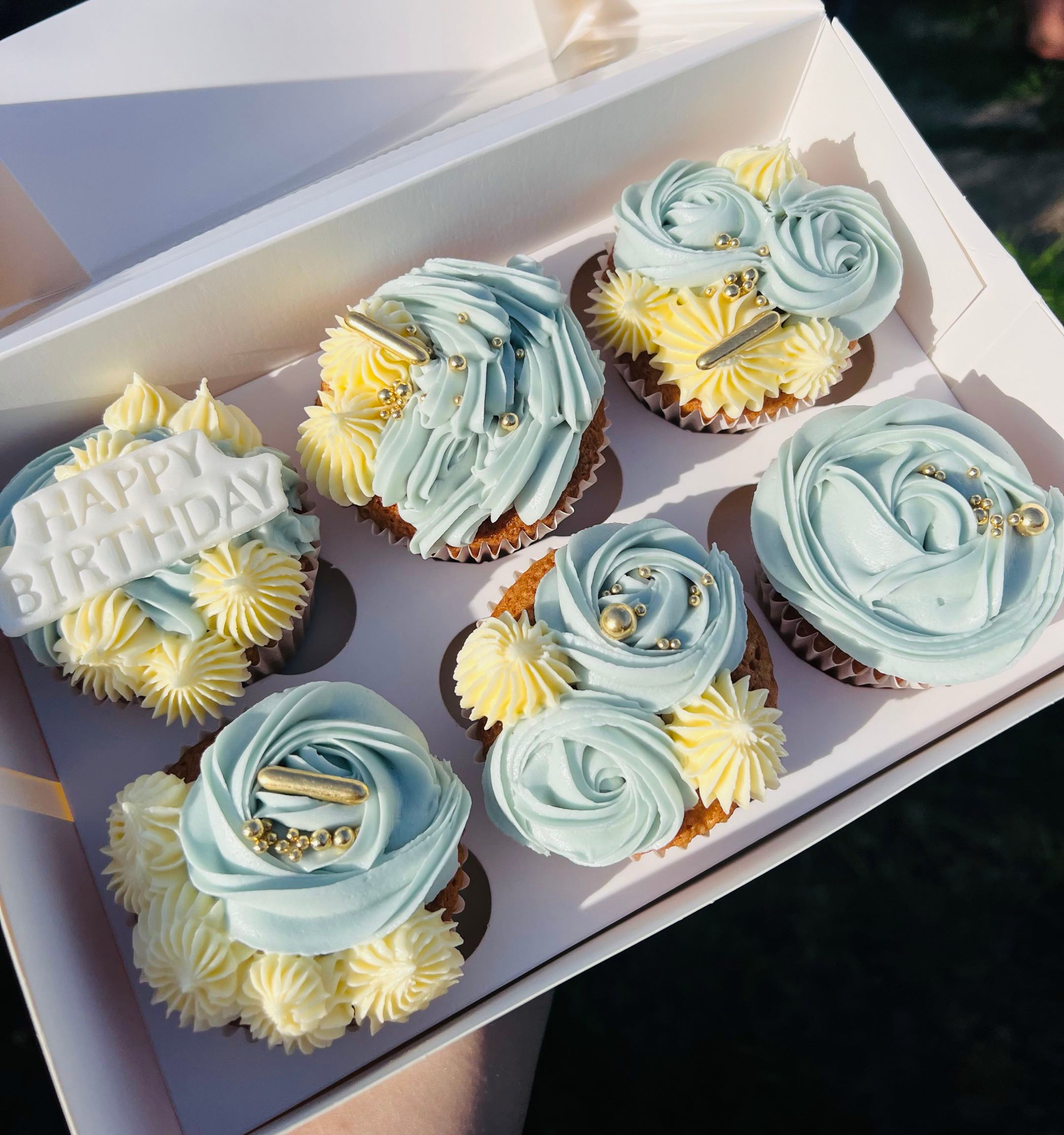 Box of 6 custom cupcakes